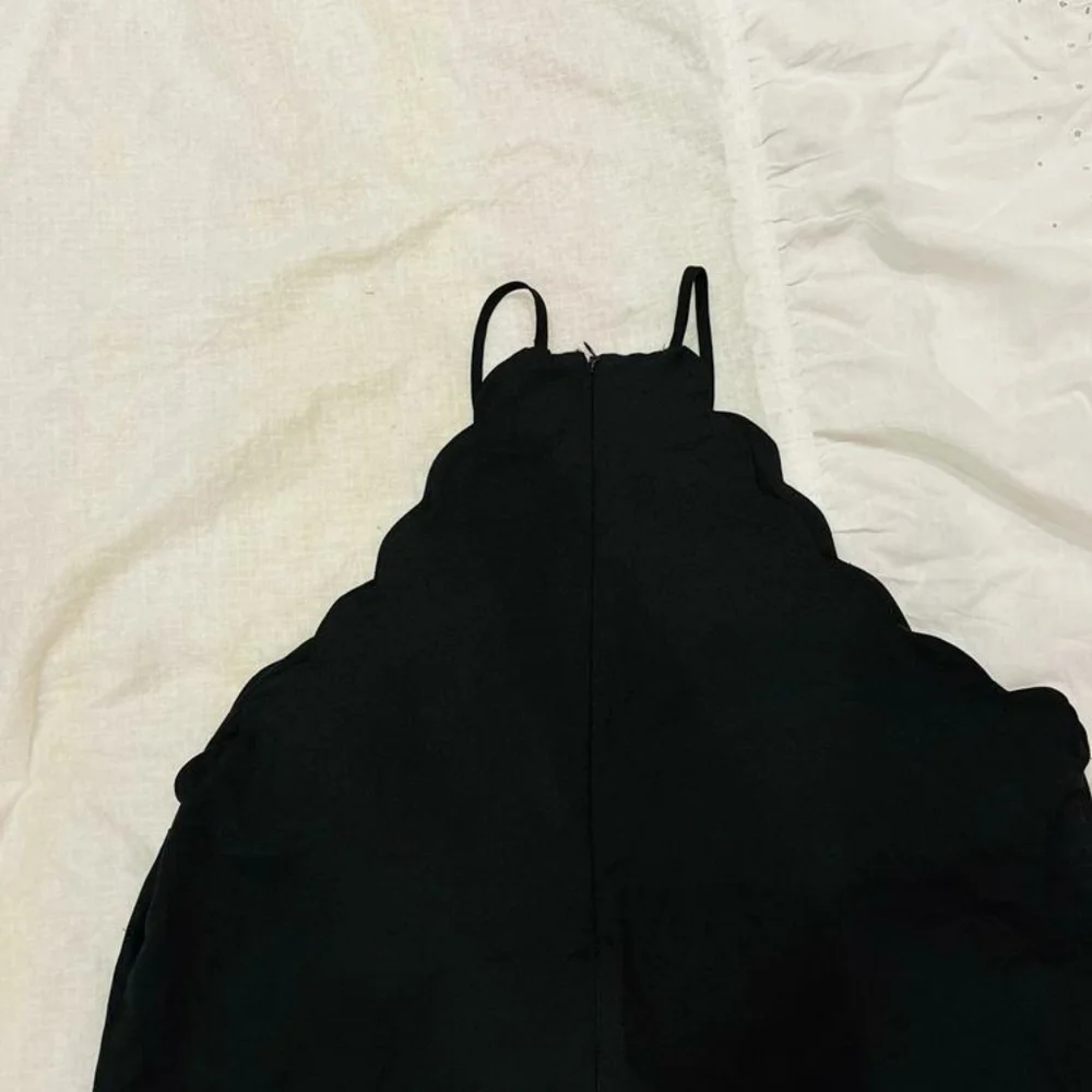 Black halter neck dress - Picture 10 of 10